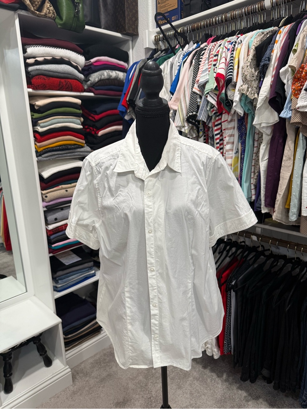 Liz Claiborne White Short-Sleeve Button-Down Shirt